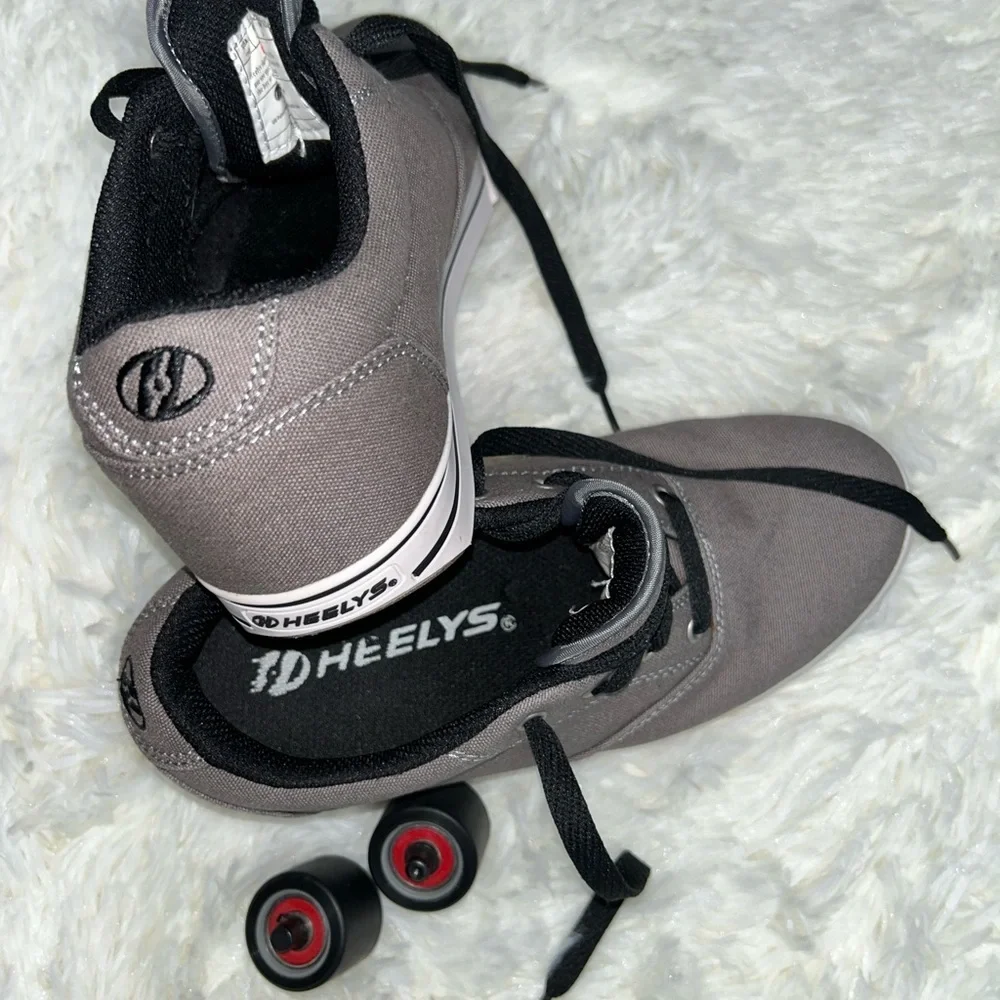 VTG Heelys Gray Size 7 Sneakers with Wheels Classic, Y2K, 00’s